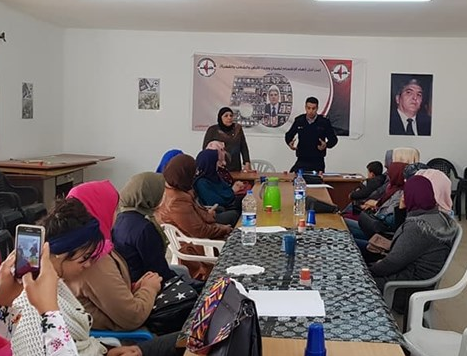 "نضال المرأة" والشرطة بطولكرم تنظمان ورشة حول توفير الأمن للمرأة